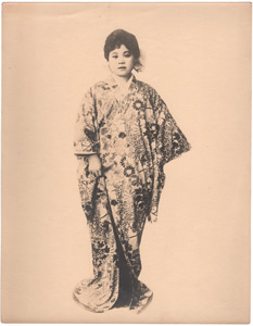 [Japanese woman in a kimono]